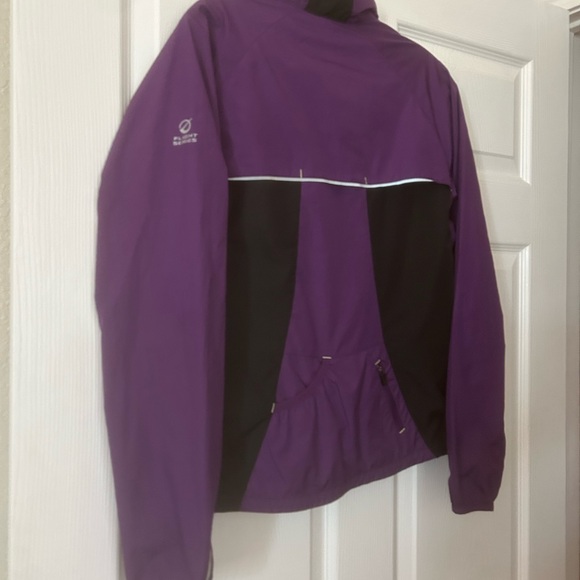 North Face Flight Series Windbreaker w Reflective Trim.  Purple & Black, Small. - Picture 11 of 14